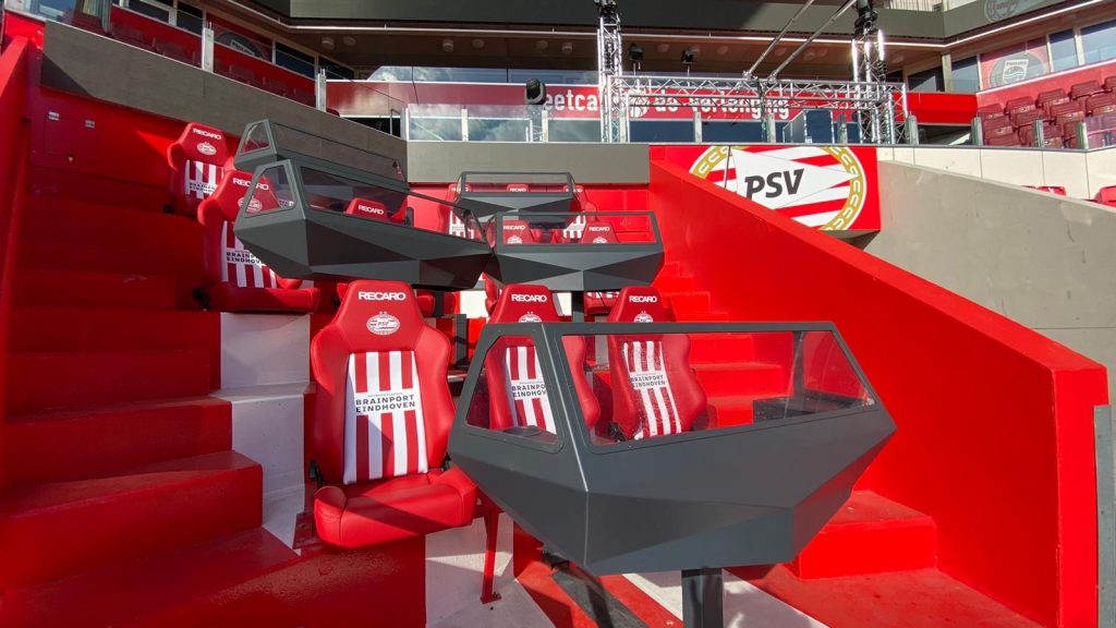 Sky box zitplaatsen naar entree PSV Stadion onder terras eetcafé De Verlenging