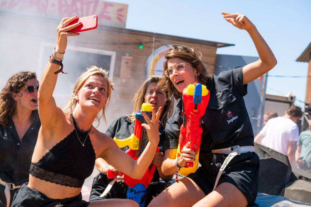 Merkactivatie Jupiler BBQ Solar 2019 selfie Battle Girls